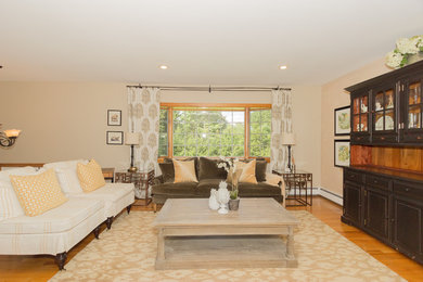 Inspiration for a transitional living room remodel in New York