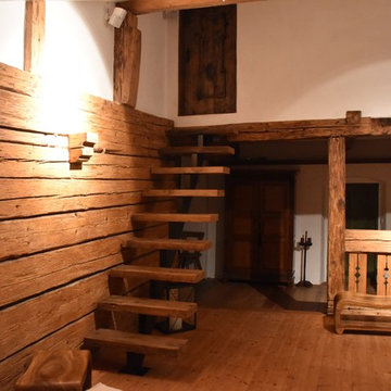 Farmhouse Living Room - free stairs Loft