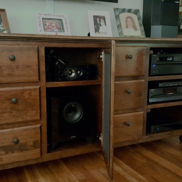 Old Town Daphne Entertainment Console