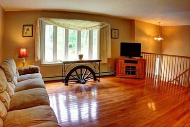 Mountain style living room photo in Newark