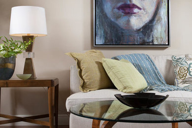 Imagen de salón abierto contemporáneo de tamaño medio sin televisor y chimenea con paredes beige