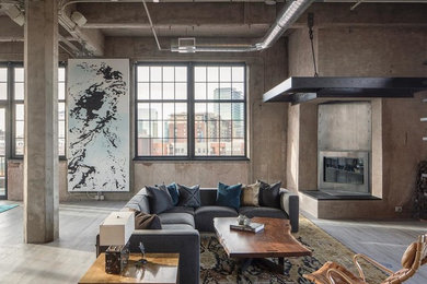 Imagen de salón abierto urbano con chimenea de esquina, marco de chimenea de metal y alfombra