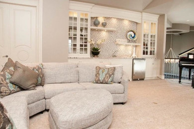 Foto de salón para visitas cerrado clásico renovado de tamaño medio con paredes beige, moqueta y suelo beige