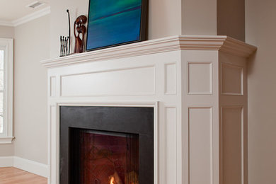 ブリッジポートにある高級な広いトラディショナルスタイルのおしゃれなLDK (グレーの壁、濃色無垢フローリング、標準型暖炉、コンクリートの暖炉まわり、茶色い床) の写真