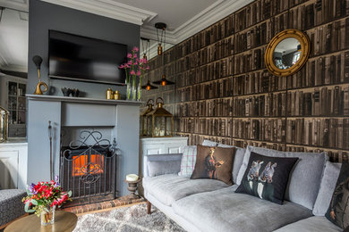 Foto de salón bohemio con paredes grises, estufa de leña y televisor colgado en la pared
