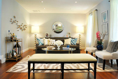 Источник вдохновения для домашнего уюта: парадная, открытая гостиная комната среднего размера в стиле фьюжн с серыми стенами