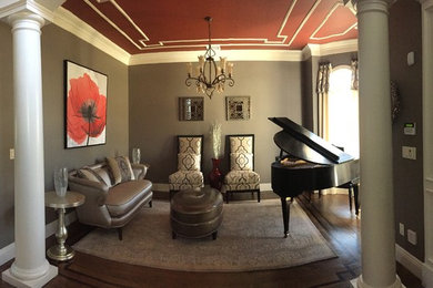 Inspiration för ett mellanstort vintage separat vardagsrum, med ett musikrum, grå väggar, mörkt trägolv och brunt golv