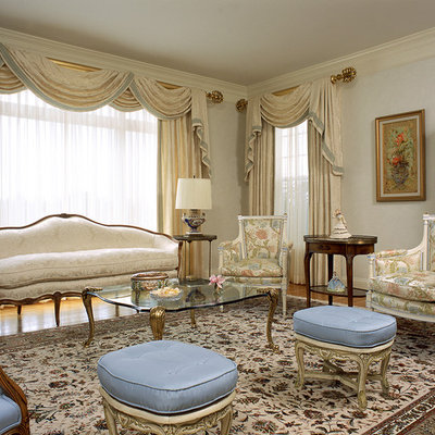 Inspiration for a timeless living room remodel in Bridgeport with blue walls