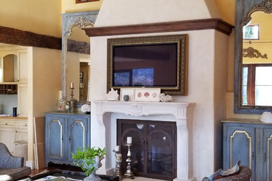 Plaster accent fireplace