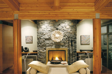 Foto de salón abierto tradicional grande con paredes beige, suelo de madera clara y marco de chimenea de piedra