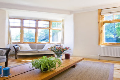 This is an example of a traditional living room in Buckinghamshire.