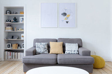 Inspiration for a living room remodel in Edinburgh