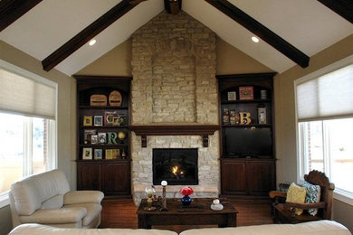 Inspiration for a timeless living room remodel in Cincinnati