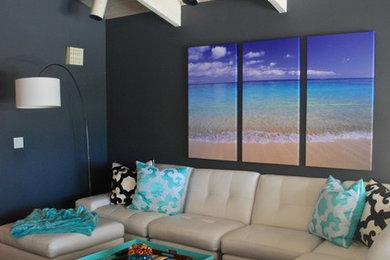 Living room photo in Miami