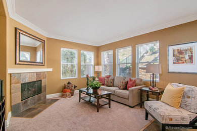 Example of a classic living room design in San Diego