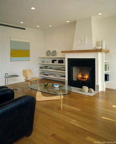 Modern Living Room by r.e.a.l.  ronald evitts architect llc