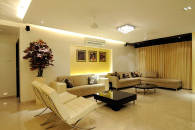Modernes Wohnzimmer in Mumbai