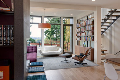 Example of a minimalist living room design in Seattle
