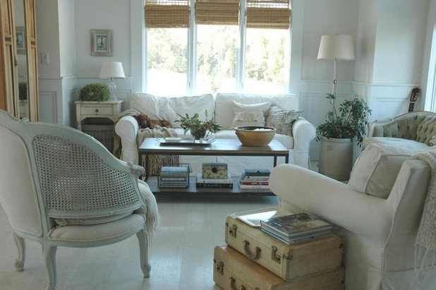 Shabby-chic Style Living Room by Home & Harmony