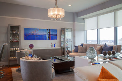 Foto de salón abierto moderno de tamaño medio con paredes azules, suelo de madera en tonos medios, todas las chimeneas, marco de chimenea de piedra y televisor colgado en la pared