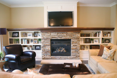 Inspiration for a timeless living room remodel in Grand Rapids