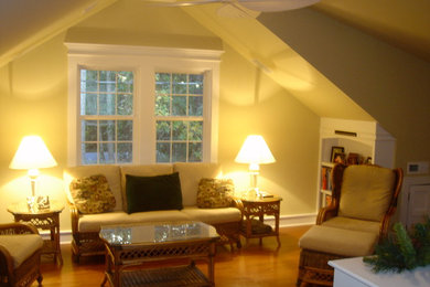 Example of a classic living room design in Charlotte
