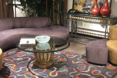 バーリントンにあるアジアンスタイルのおしゃれなリビング (淡色無垢フローリング、暖炉なし、テレビなし、ベージュの床) の写真