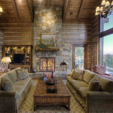 Rustic Appalachian Dovetail Log Home - Great Room