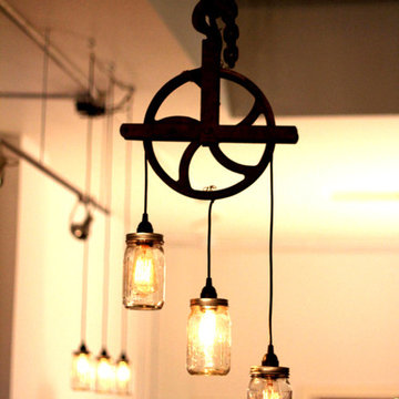Rustic Chic Pulley Lamp with Mason Jars