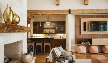 Houzz Tour: Warm Contemporary Style for a Texas Family