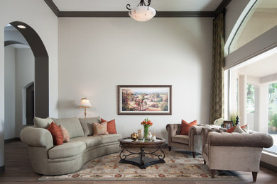 Example of a classic living room design in Phoenix