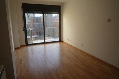 Example of a medium tone wood floor living room design in Barcelona