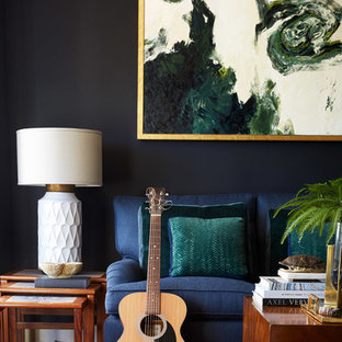 Idee per un soggiorno boho chic di medie dimensioni e chiuso con pareti blu, pavimento in legno massello medio e pavimento rosso