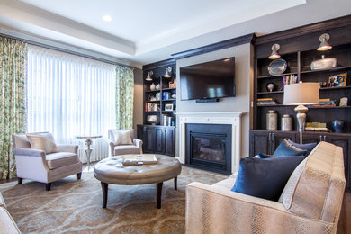 На фото: открытая гостиная комната в стиле неоклассика (современная классика) с серыми стенами, стандартным камином и телевизором на стене