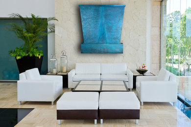 Example of a minimalist living room design in Orange County