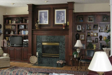 Example of a classic living room design in Grand Rapids