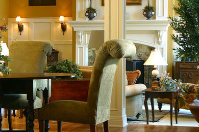 Example of a classic living room design in Cincinnati