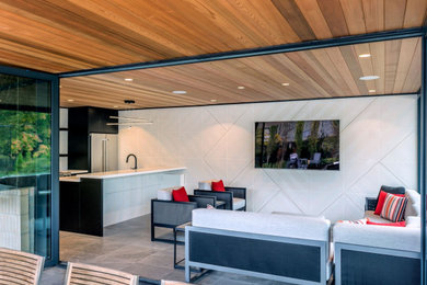 Ispirazione per un grande soggiorno contemporaneo aperto con pareti bianche, TV a parete e pavimento grigio