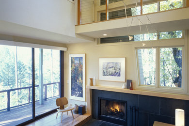 Foto de salón moderno con paredes beige