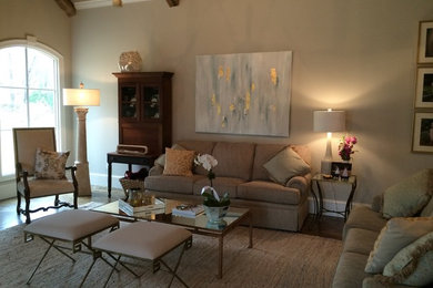 Imagen de salón para visitas abierto contemporáneo grande sin chimenea y televisor con paredes beige y moqueta