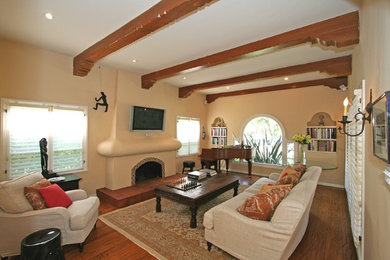 Inspiration for a timeless living room remodel in Los Angeles