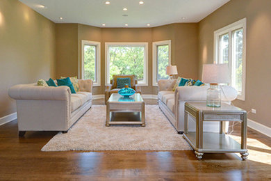 Example of a transitional living room design in Chicago