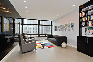 Example of a minimalist living room design in Chicago