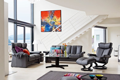 Trendy living room photo in Toronto