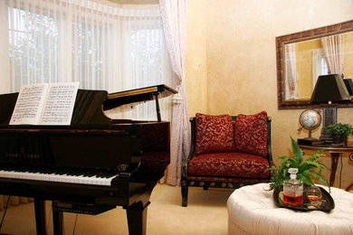 Superior Piano Room