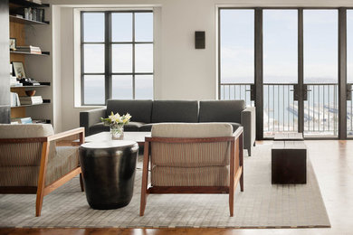 Источник вдохновения для домашнего уюта: большая изолированная гостиная комната в стиле модернизм с белыми стенами, светлым паркетным полом, стандартным камином, фасадом камина из металла и скрытым телевизором