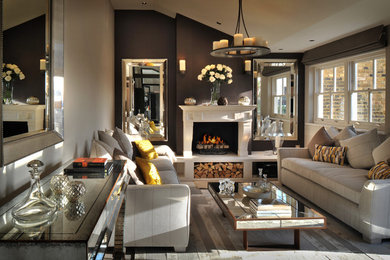 Cette photo montre un salon chic avec une salle de réception, un mur beige, une cheminée standard et un manteau de cheminée en pierre.