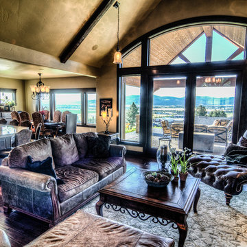 The Falcon Ridge - Living Room