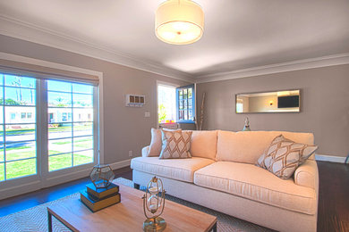 Inspiration for a craftsman living room remodel in Orange County