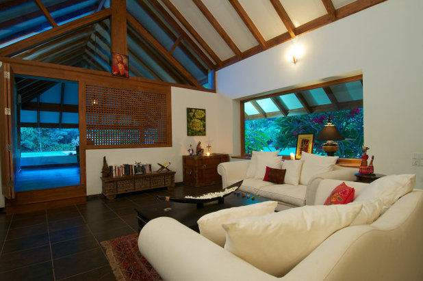 Tropical Family Room by Hiren Patel Architects
